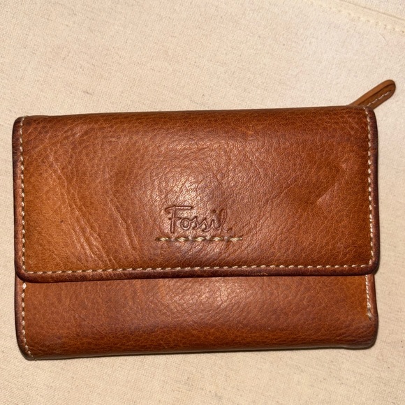 Fossil Tri-Fold Brown Distressed Leather Wallet - Picture 1 of 12